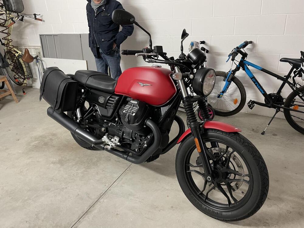 Moto Guzzi V7 III Stone (2017 - 20)