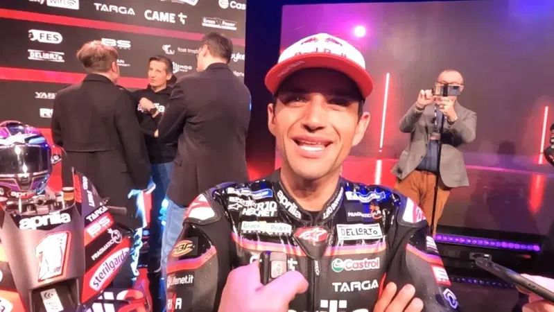 MotoGP 2025. Jorge Martin alla presentazione Aprilia: "Sono stato a Noale, ho visto la gente emozionata. Qui voglio fare la storia" [VIDEO]
