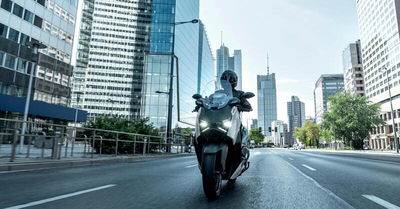 Yamaha XMAX 2025: rivoluzione per la gamma scooter. Ecco come cambiano