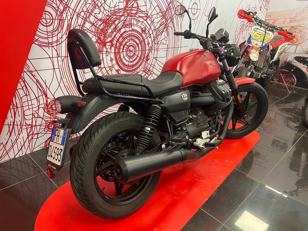 Moto Guzzi V7 Stone (2021 - 25) (2)