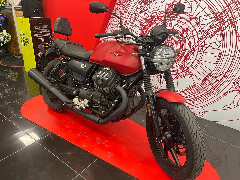 Moto Guzzi V7 Stone (2021 - 25) (3)