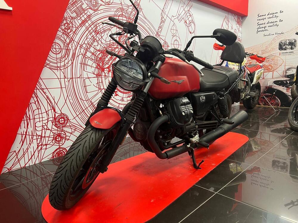 Moto Guzzi V7 Stone (2021 - 25) (5)