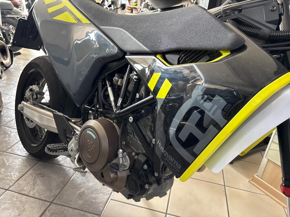 Husqvarna 701 Supermoto (2023 - 25) (4)