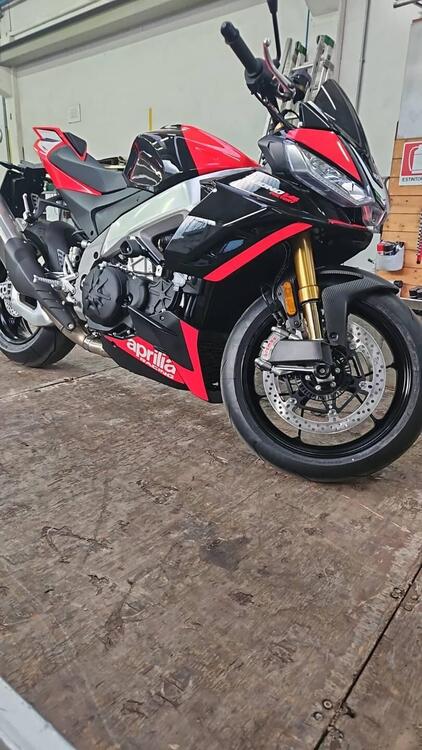 Aprilia Tuono 1100 V4 Factory SE-09 SBK (2024) (2)