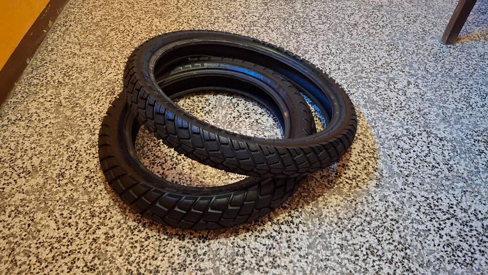 Coppia gomme Pirelli Scorpion MT90