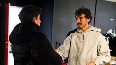 MotoGP 2025. Bagnaia e Marc Marquez, prime foto insieme, poi Pecco ha anche inaugurato una palestra per bambini e fatto visita alla Juve [VIDEO] 