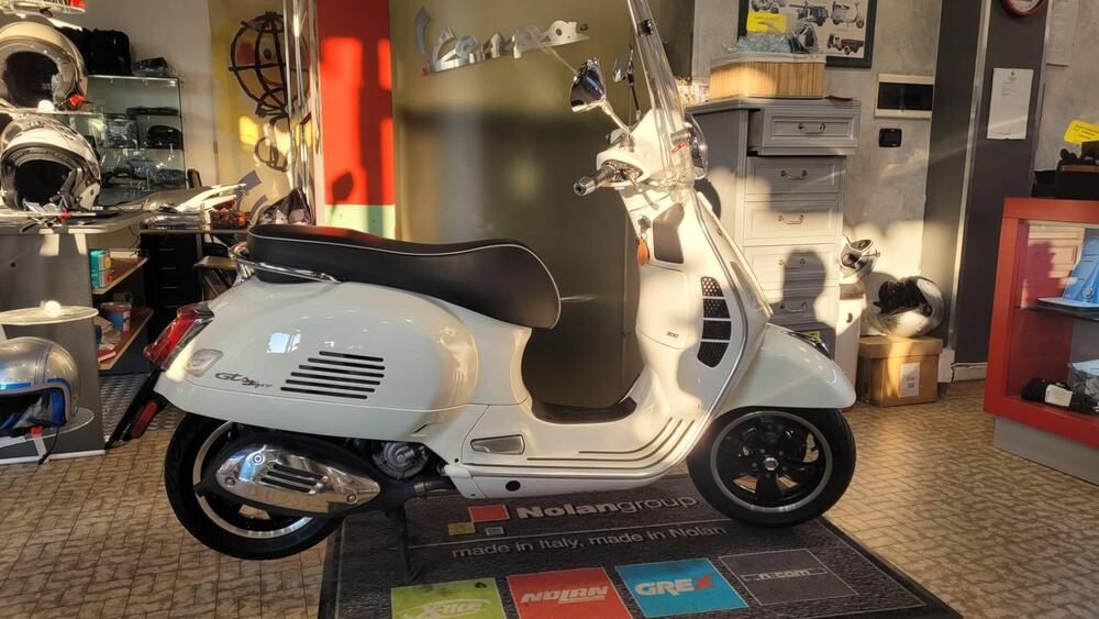 Vespa GTS 300 (2023 - 24)