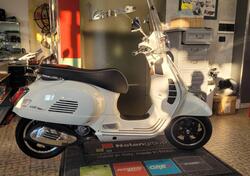 Vespa GTS 300 (2023 - 24) usata