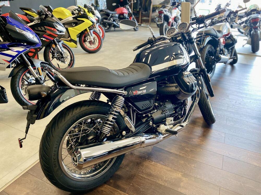 Moto Guzzi V7 Special (2021 - 24) (3)