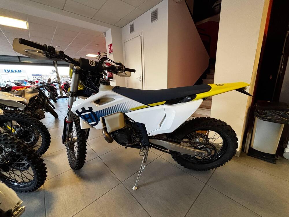 Husqvarna TE 300 (2024) (2)