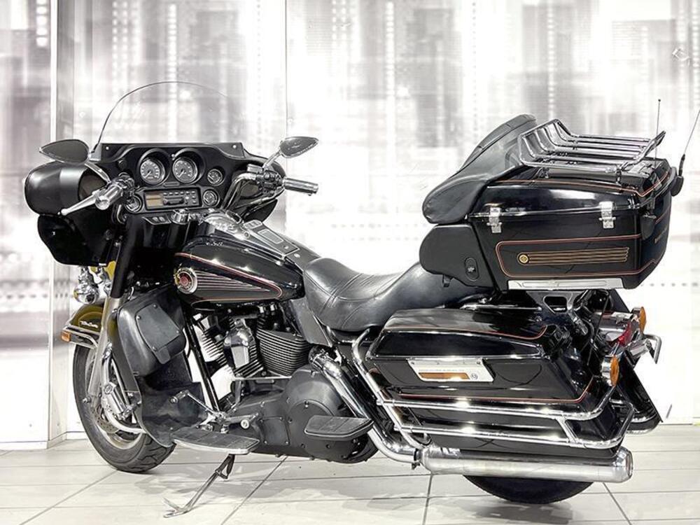 Harley-Davidson 107 Tri Glide Ultra (2016) - FLHTCUTG (2)