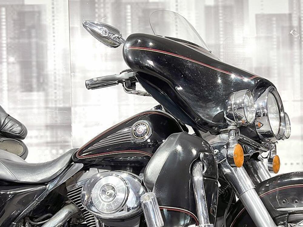 Harley-Davidson 107 Tri Glide Ultra (2016) - FLHTCUTG (5)