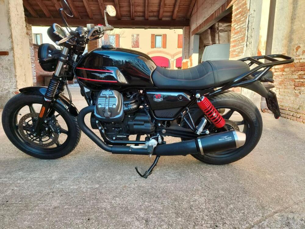 Moto Guzzi V7 Stone (2021 - 25)