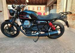 Moto Guzzi V7 Stone (2021 - 25) usata