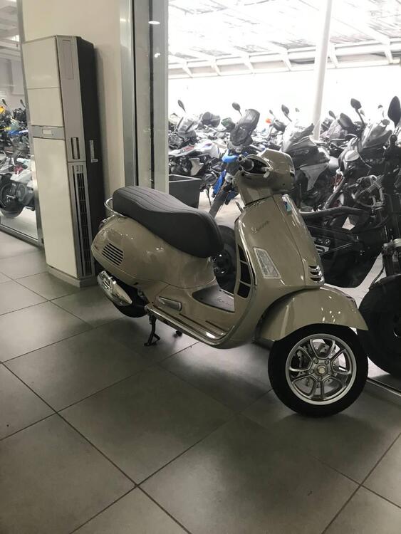 Vespa GTS 300 (2023 - 24)