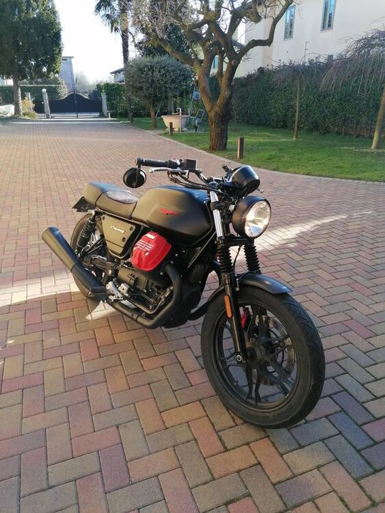 Moto Guzzi V7 III Carbon (2018 - 20)