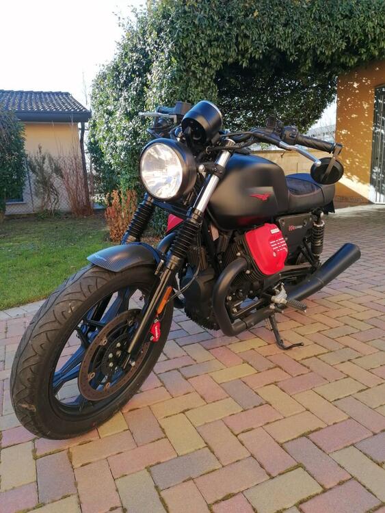 Moto Guzzi V7 III Carbon (2018 - 20) (4)