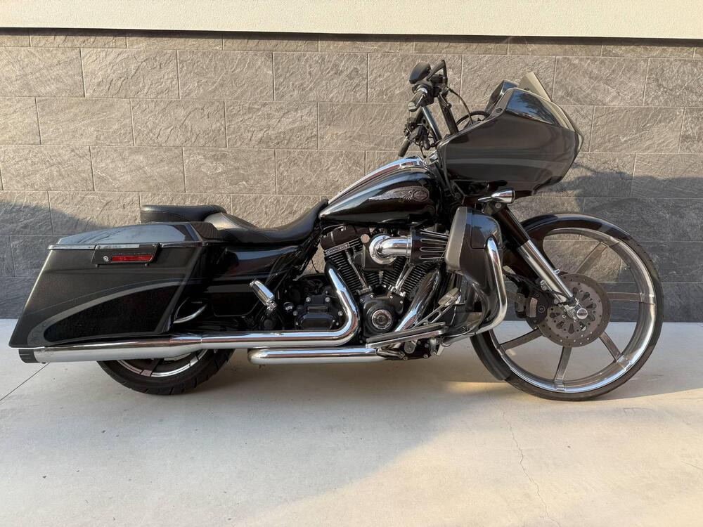 Harley-Davidson 1800 Road Glide Custom (2013) - FLTRXSE (2)