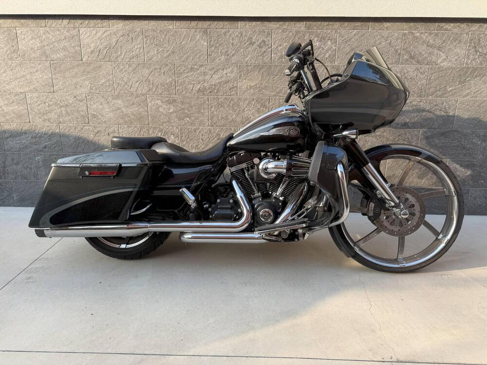 Harley-Davidson 1800 Road Glide Custom (2013) - FLTRXSE (3)