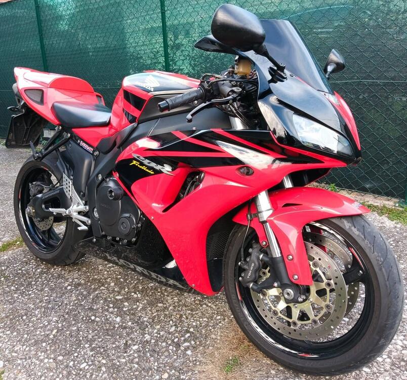 Honda CBR 1000 RR Fireblade (2006 - 07)