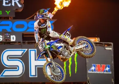 Eli Tomac trionfa a San Diego e si prende di forza la tabella rossa. Beaumer vince la 250