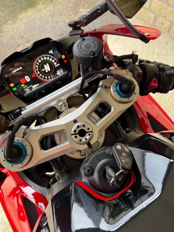 Ducati Panigale V4 S (2022 - 24) (4)