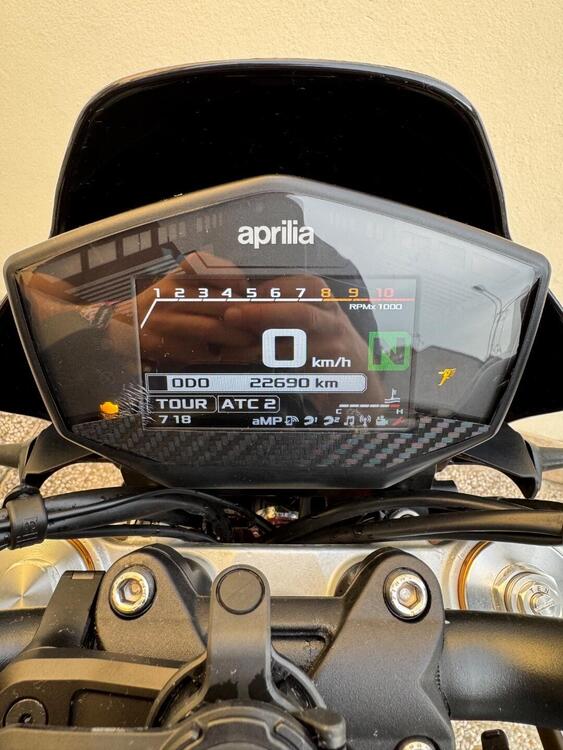 Aprilia Dorsoduro 900 (2017 - 20) (4)