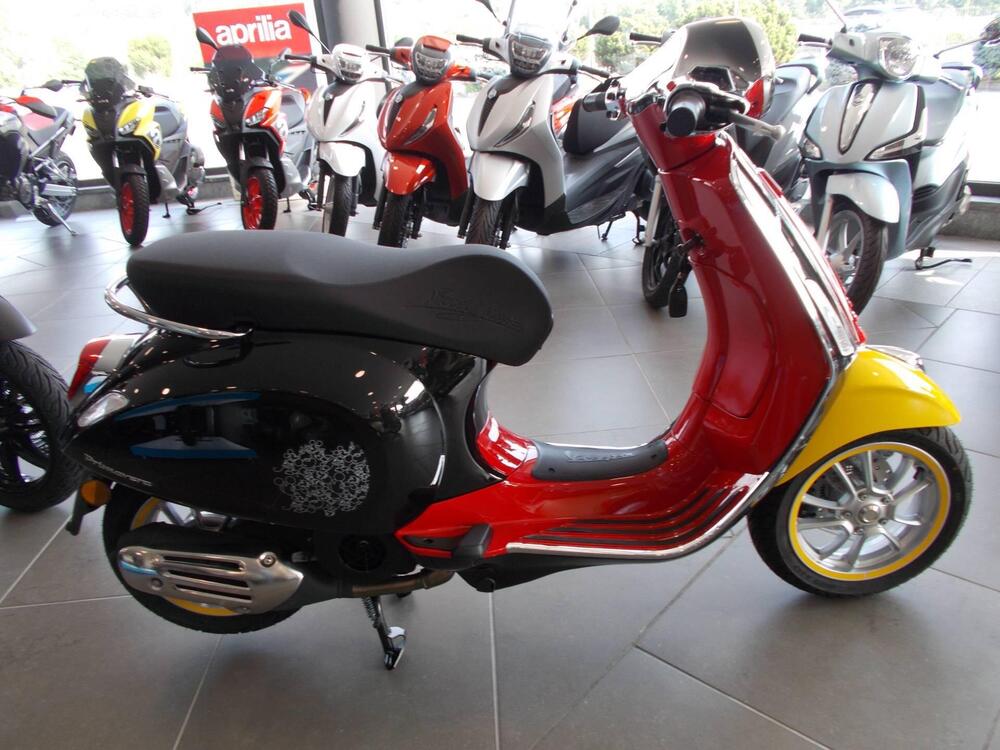 Vespa Primavera 125 Disney Mickey Mouse Edition by Vespa (2023 - 24) (5)