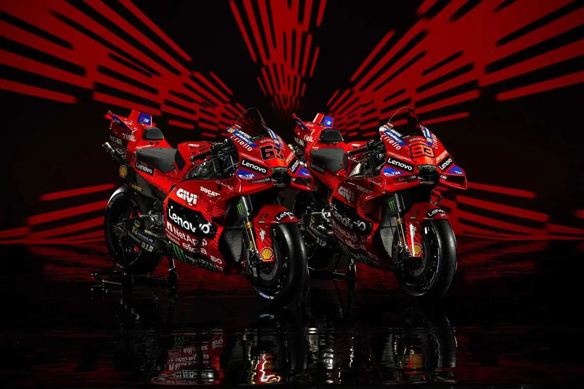 Presentazione Ducati MotoGP 2025: Pecco Bagnaia e Marc Marquez svelano la livrea! [VIDEO e GALLERY] - LIVE (27)