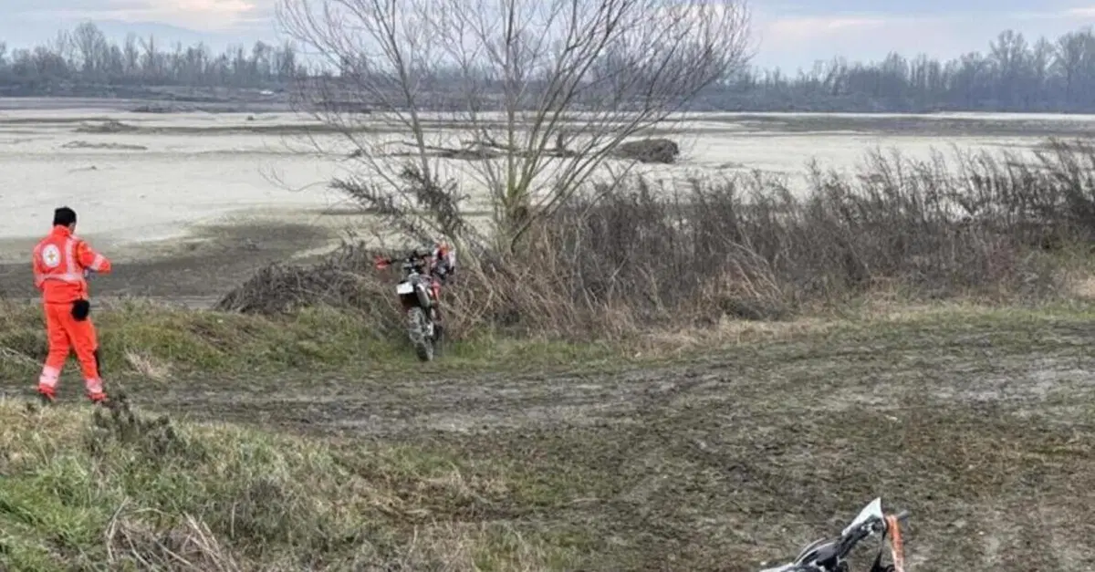 Un 59enne endurista perde la vita. Fatale l'infarto mentre spingeva la moto