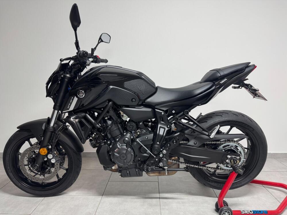 Yamaha MT-07 Pure (2023 - 25)