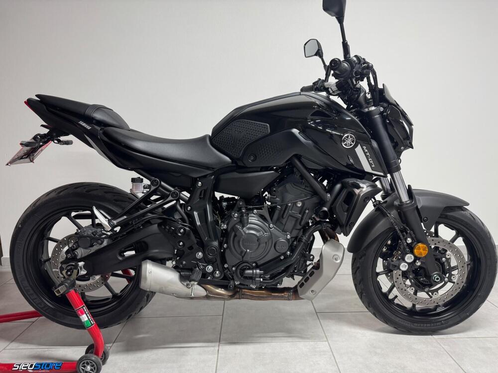 Yamaha MT-07 Pure (2023 - 25) (2)