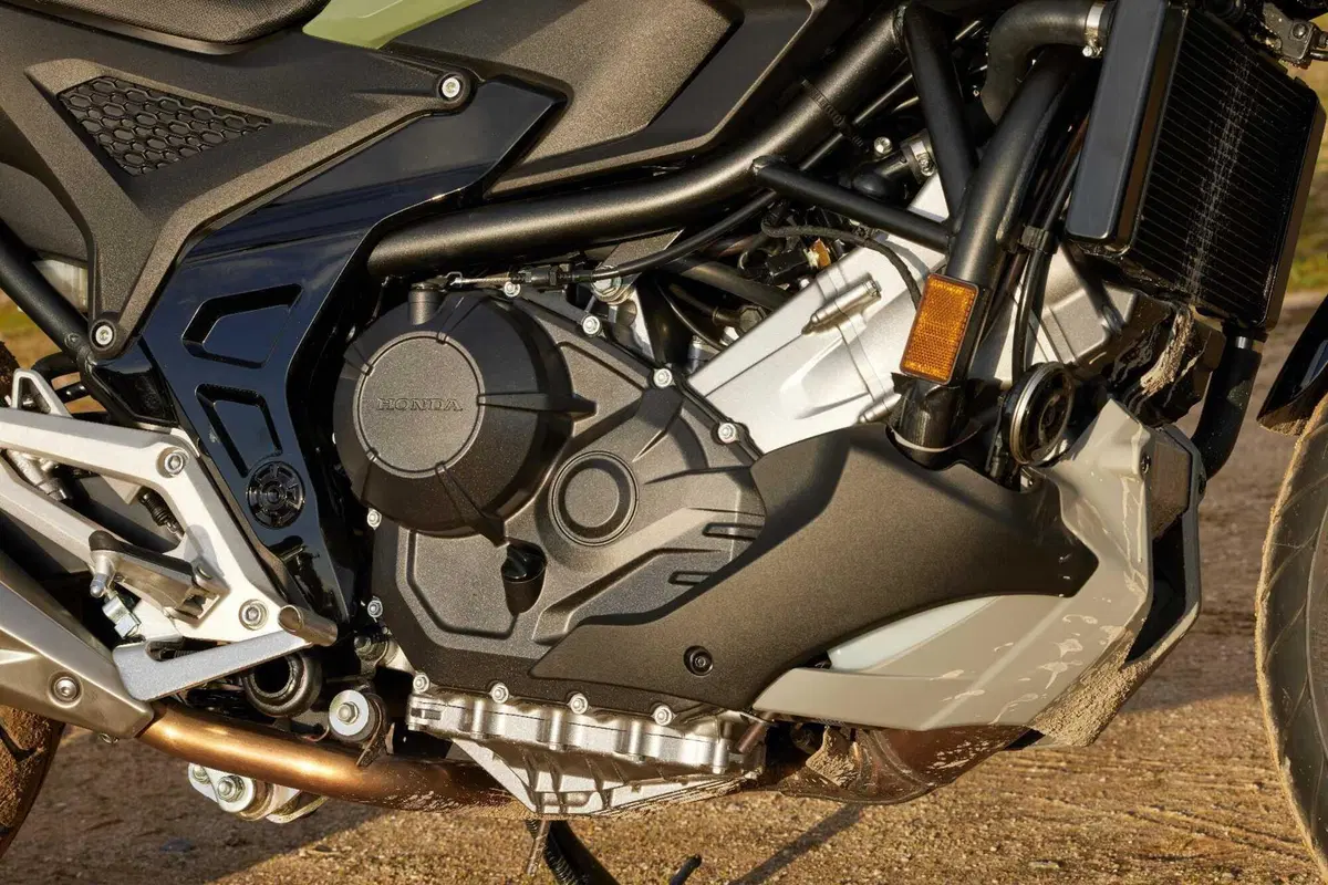 Prova Honda NC 750X 2025, perfezionamento continuo [VIDEO] (5)