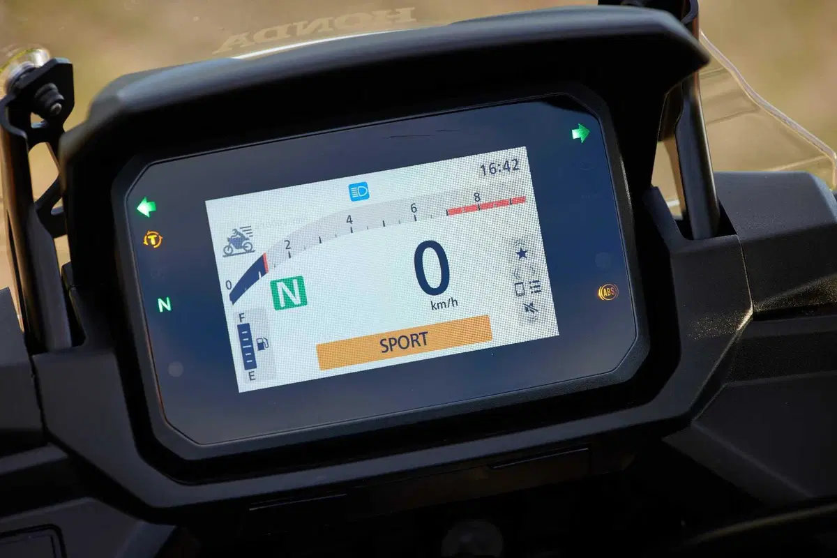 Prova Honda NC 750X 2025, perfezionamento continuo [VIDEO] (12)