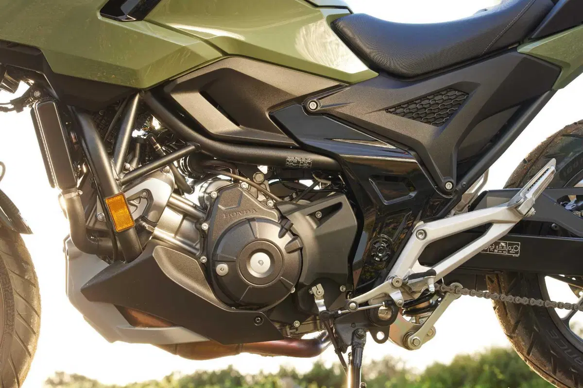 Prova Honda NC 750X 2025, perfezionamento continuo [VIDEO] (10)