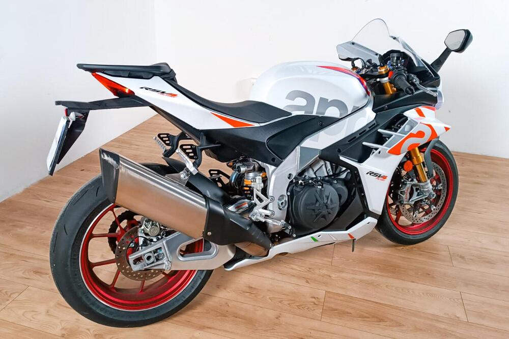 Aprilia RSV4 1100 Factory (2021 - 24) (3)