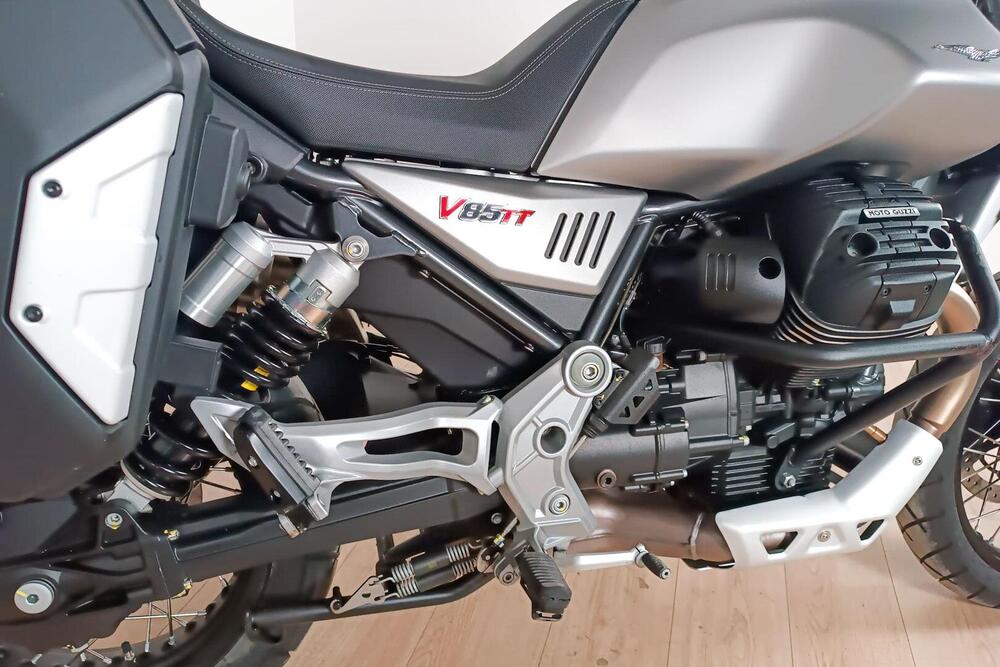 Moto Guzzi V85 TT Travel (2020) (4)