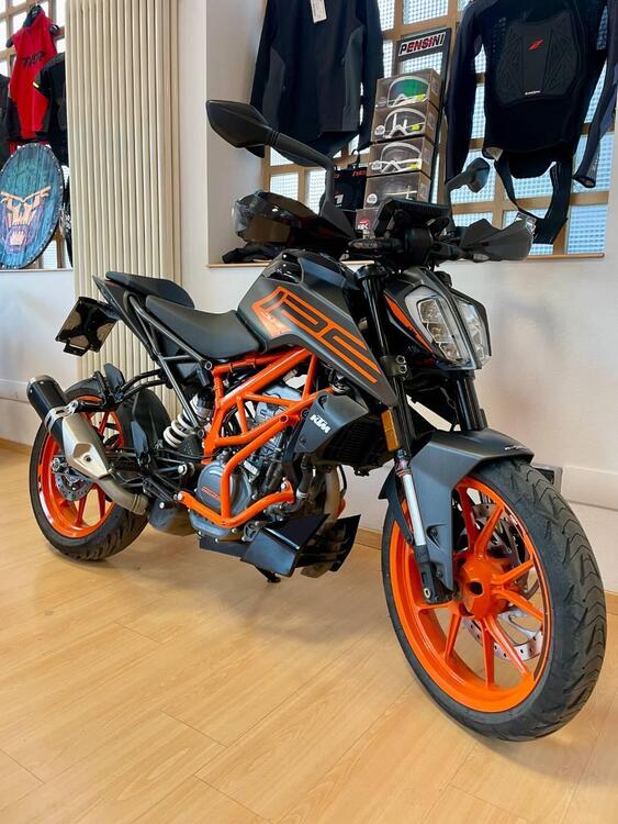 KTM 125 Duke (2021 - 23) (2)