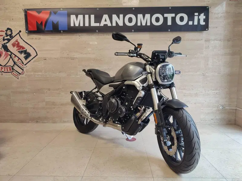 Voge Trofeo 500AC (2022 - 26) (2)