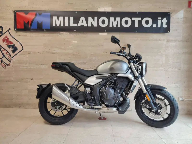 Voge Trofeo 500AC (2022 - 26) (3)