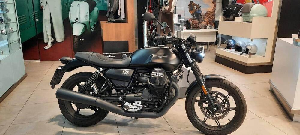 Moto Guzzi V7 Stone (2021 - 25)