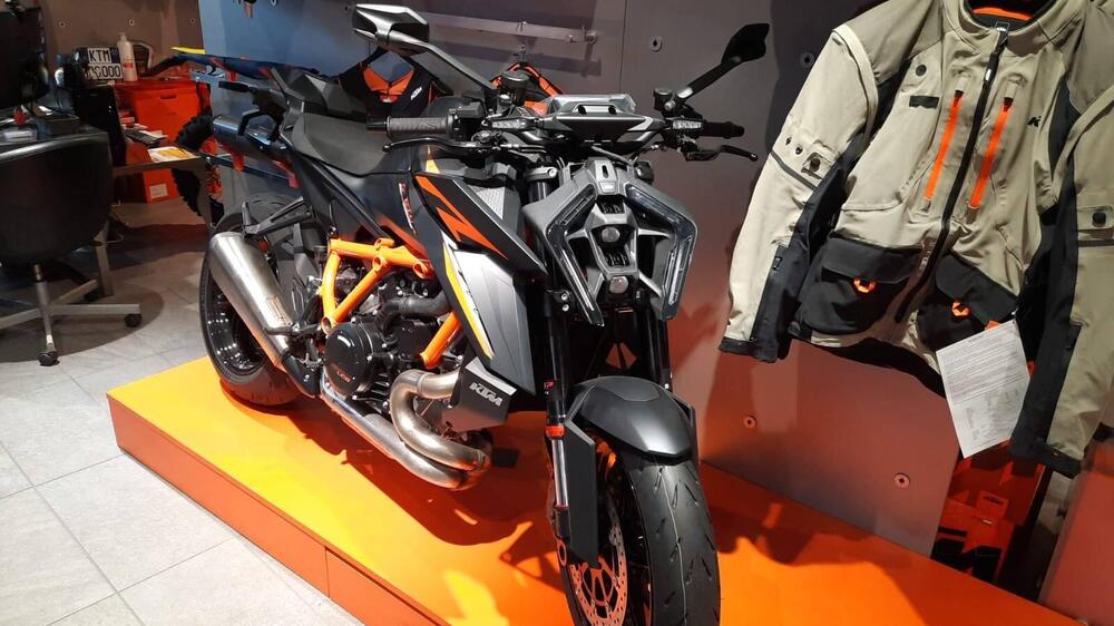 KTM 1390 Super Duke R (2024 - 25) (2)