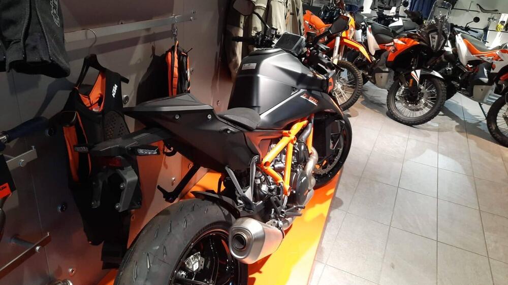 KTM 1390 Super Duke R (2024 - 25) (3)