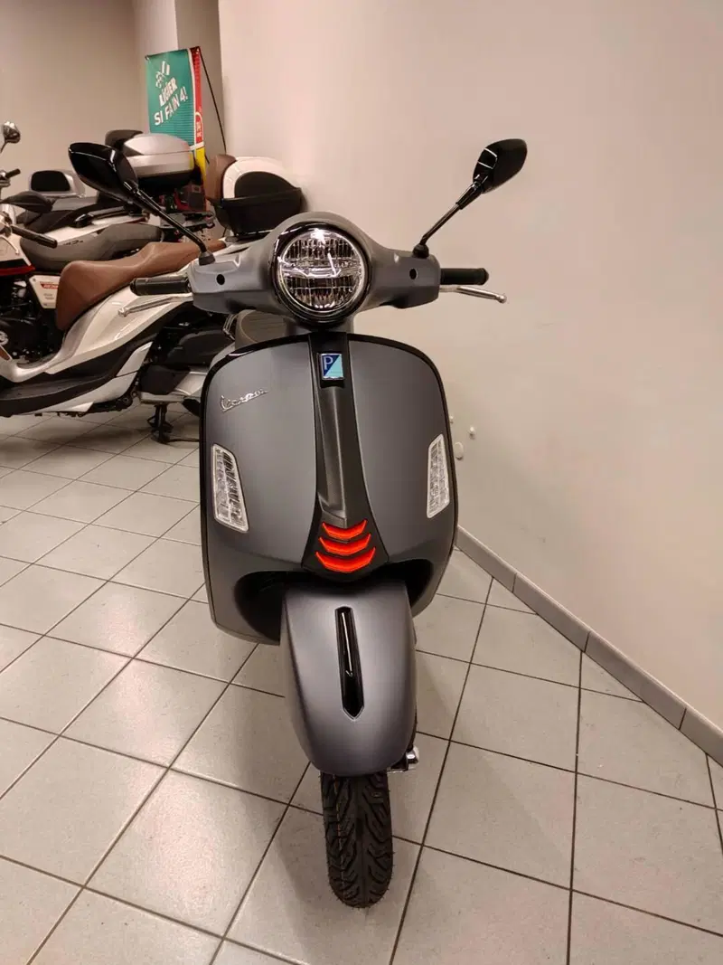 Vespa GTS 125 Supersport (2025 - 26) (2)