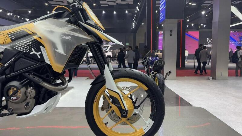 TVS RTS X Supermoto: l&rsquo;azienda indiana svela un concept che punta al segmento motard