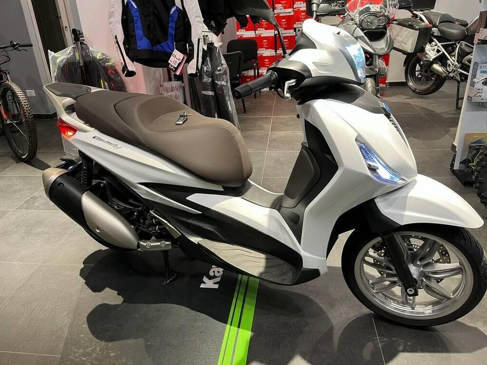 Piaggio Beverly 300 i.e. ABS-ASR (2016 - 20) (3)