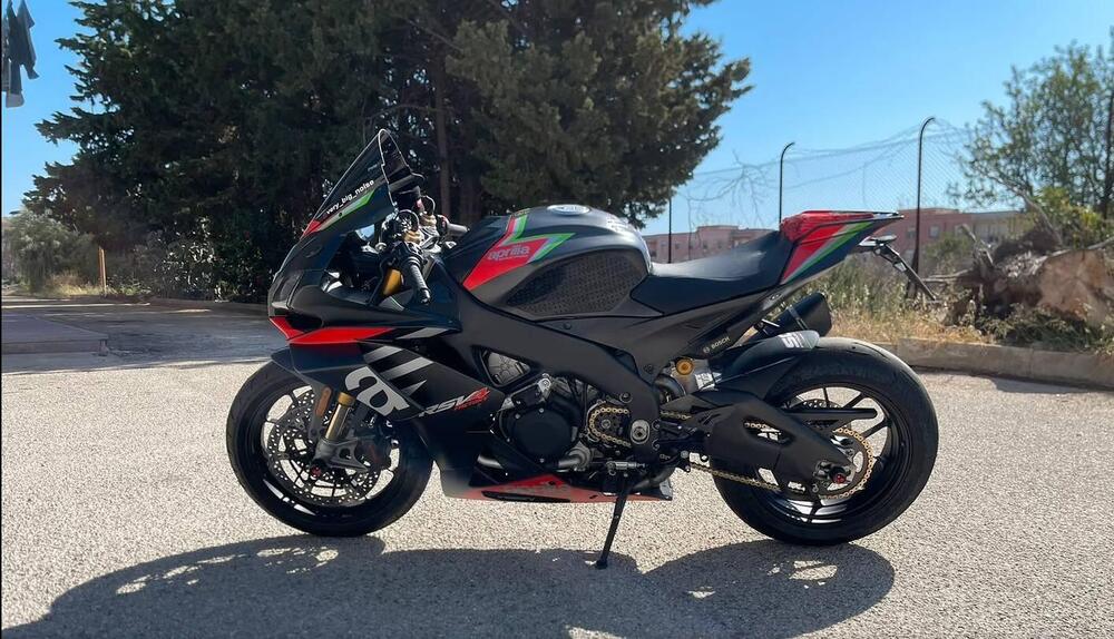 Aprilia RSV4 1100 Factory (2020) (3)