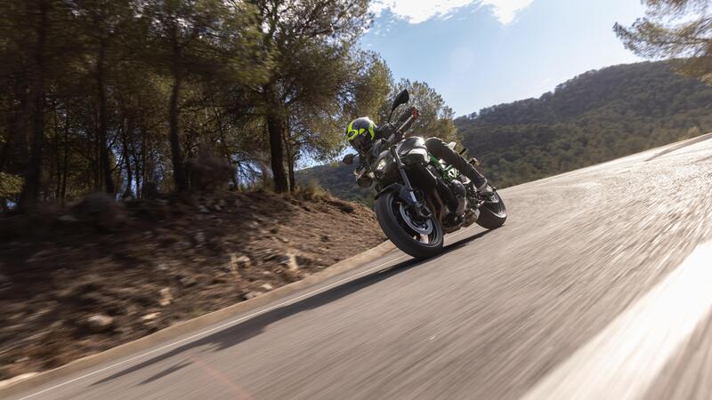 Kawasaki Z900 2025 TEST: sempre pi&ugrave; raffinata, anche nella guida. La prova su strada, pro e contro [VIDEO E GALLERY]