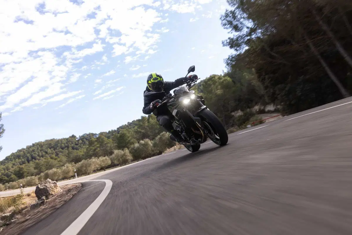 Kawasaki Z900 2025 TEST [VIDEO E GALLERY]