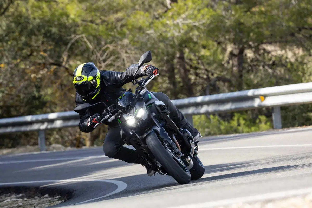 Kawasaki Z900 2025 TEST [VIDEO E GALLERY] (31)